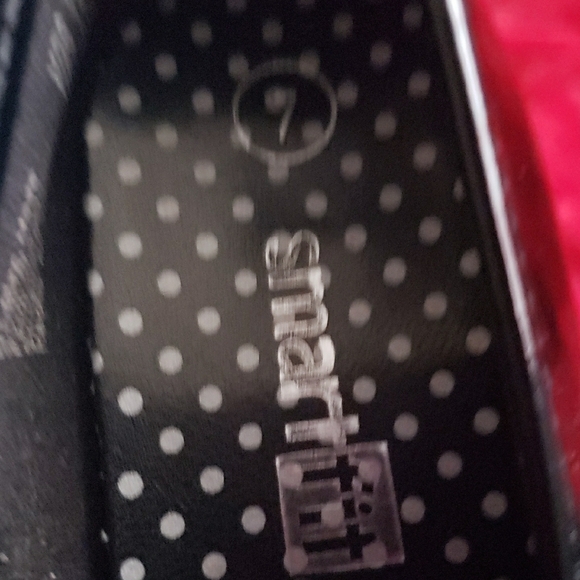 Elegant Black Patent Leather Flats - Picture 7 of 7